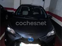 Usado Toyota Yaris Hybrid Active 100 CV (73 kW) 2018 Gris / plata Berlina