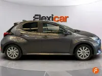 Usado Mazda 2 Comfort 92 CV (67 kW) 2023 Gris Utilitario
