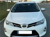 Usado Toyota Auris Active 126 CV (92 kW) 2013 Blanco Berlina