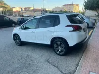 Usado Peugeot 2008 Style 100 CV (73 kW) 2017 Blanco SUV
