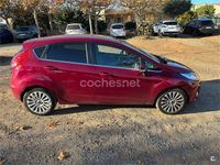 Usado Ford Fiesta Trend 90 CV (66 kW) 2010 Granate Berlina