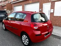 Usado Renault Clio II Authentique 70 CV (51 kW) 2006 Rojo Berlina