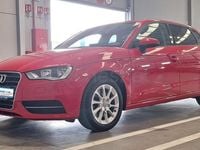Käytetty Audi A3 Attraction 180 HP (132 kW) 2016 Punainen Sedan