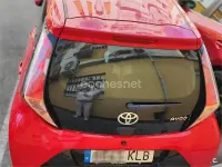 Usado Toyota Aygo X-play 69 CV (50 kW) 2018 Rojo Utilitario