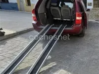 Usado Kia Carnival 185 CV (136 kW) 2009 Granate Monovolumen