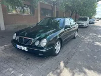 Usado Mercedes E270 Avantgarde 177 CV (130 kW) 2000 Verde Berlina