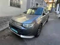 Usado Mitsubishi Outlander P-HEV 203 CV (149 kW) 2015 Gris / plata SUV