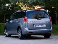 Usado Peugeot 5008 Allure 163 CV (119 kW) 2014 Gris / plata Monovolumen