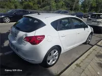 Usado Opel Astra Selective 165 HP (121 kW) 2015 Branco Sedan