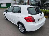 Usado Toyota Auris Luna 97 CV (71 kW) 2008 Blanco Utilitario
