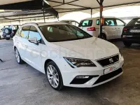 Usado Seat Leon Style 130 CV (95 kW) 2019 Blanco Familiar