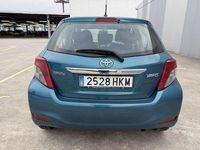 Usado Toyota Yaris Active 90 CV (66 kW) 2012 Verde Utilitario