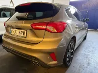 Usado Ford Focus ST-Line 120 CV (88 kW) 2019 Gris Utilitario