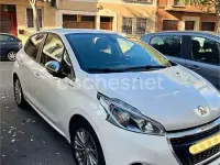 Usado Peugeot 208 Signature Sky 82 CV (60 kW) 2019 Blanco Utilitario
