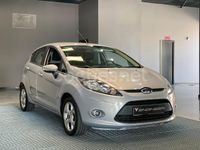 Usado Ford Fiesta Trend 75 CV (55 kW) 2012 Gris / plata Berlina