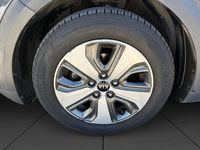 Usado Kia Niro 105 HP (77 kW) 2018 Cinzento SUV