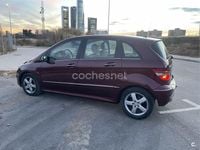 Usado Mercedes B200 140 CV (102 kW) 2008 Granate Monovolumen