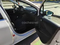 Usado Peugeot 208 Allure 82 CV (60 kW) 2016 Blanco Utilitario
