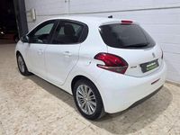 Usado Peugeot 208 Style 82 CV (60 kW) 2017 Blanco Utilitario