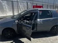Usado Fiat Punto Dynamic 60 CV (44 kW) 2004 Gris / plata Utilitario