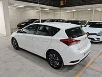 Usado Toyota Auris Active 90 CV (66 kW) 2016 Blanco Berlina