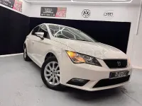 Usado Seat Leon Style 105 CV (77 kW) 2015 Blanco Berlina