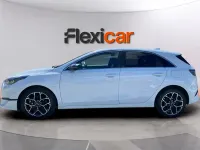 Usado Kia Ceed Style 100 CV (73 kW) 2025 Blanco Utilitario