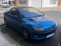 Usado Peugeot 206 110 CV (80 kW) 2002 Azul Descapotable