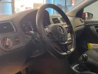 Usado VW Polo Advance 75 CV (55 kW) 2016 Rojo Berlina