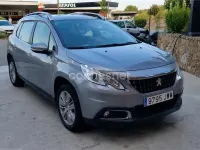 Usado Peugeot 2008 Active 110 CV (80 kW) 2017 Gris / plata SUV