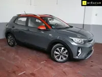 Usado Kia Stonic 100 CV (73 kW) 2021 Gris SUV