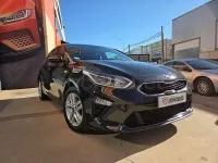Usado Kia Ceed 136 CV (100 kW) 2021 Negro Utilitario
