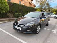 Usado Opel Astra Selective 110 CV (80 kW) 2014 Negro Familiar