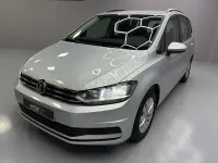 Usado VW Touran Advance 115 CV (84 kW) 2019 Gris / plata Monovolumen
