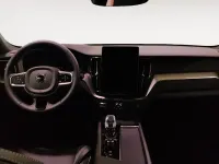 Nuevo Volvo XC60 Plus 250 CV (183 kW) 2026 Gris/plata SUV