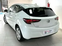 Usado Opel Astra Selective 110 CV (80 kW) 2018 Blanco Familiar