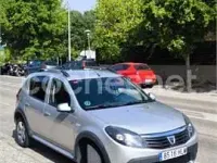 Usado Dacia Sandero Stepway 85 CV (62 kW) 2012 Gris / plata Berlina