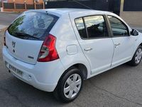 Usado Dacia Sandero 70 CV (51 kW) 2010 Blanco