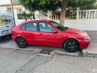 Usado Seat Leon Sport 110 CV (80 kW) 2005 Rojo Utilitario