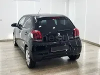 Usado Peugeot 108 Active 72 CV (52 kW) 2022 Negro Berlina