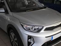 Usado Kia Stonic 101 CV (74 kW) 2024 Plata SUV