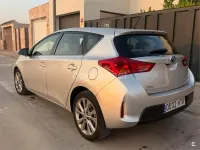 Usado Toyota Auris Hybrid Active 135 CV (99 kW) 2013 Gris / plata Berlina