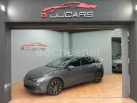 Usado VW Golf VIII 115 CV (84 kW) 2022 Gris / plata Berlina
