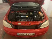 Usado Opel Astra Club 84 CV (61 kW) 2003 Rojo Berlina