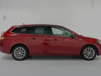 Usado Peugeot 308 SW Allure 130 CV (95 kW) 2021 Granate Familiar