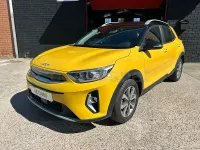 Usado Kia Stonic 120 CV (88 kW) 2022 Amarillo SUV