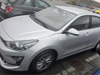 Usado Kia Rio Sport 84 CV (61 kW) 2022 Gris / plata Berlina
