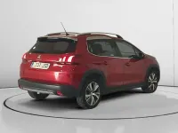 Usado Peugeot 2008 Allure 110 CV (80 kW) 2016 Rojo SUV
