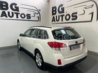 Usado Subaru Outback Premium 150 CV (110 kW) 2011 Blanco Familiar