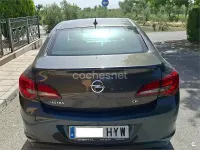 Usado Opel Astra Excellence 130 CV (95 kW) 2014 Gris / plata Berlina